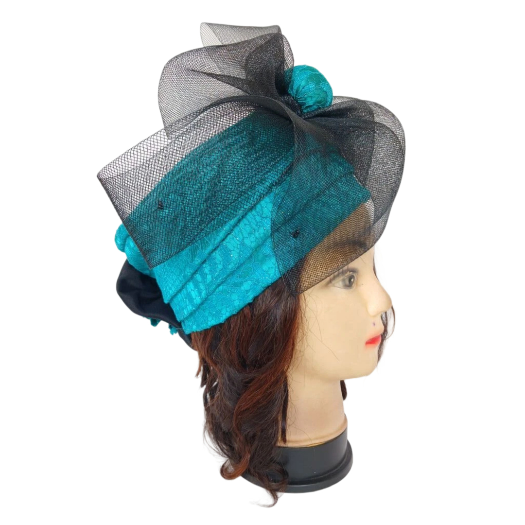 Turban vert avec fleur crinoline