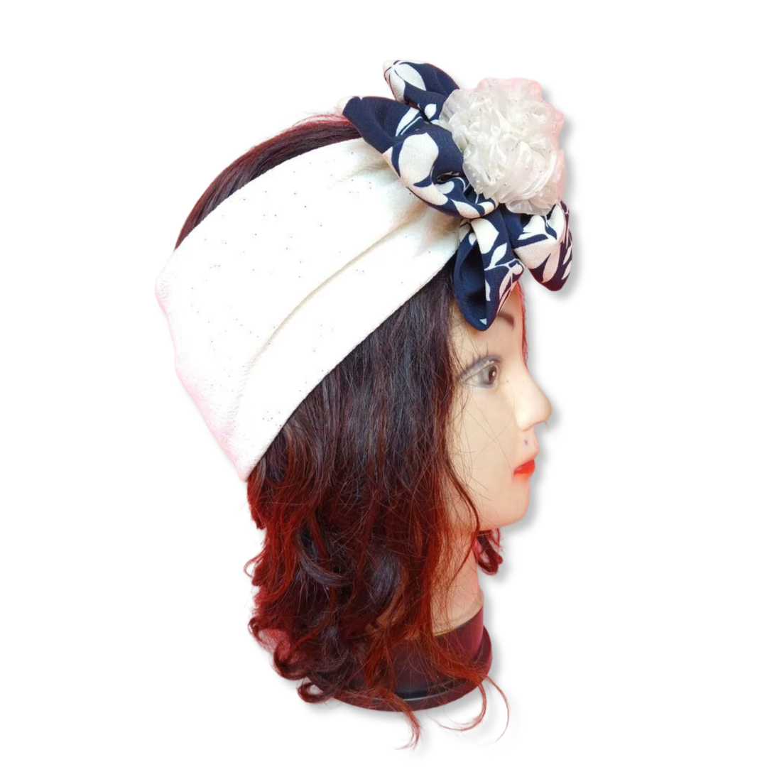 Bandeau blanc avec fleur bleu