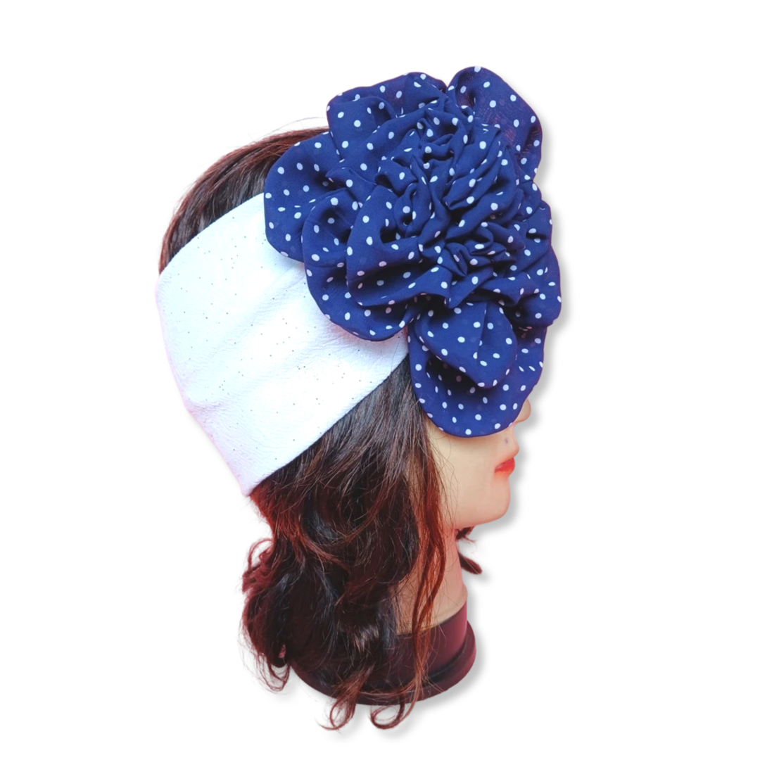 Bandeau blanc avec fleur bleu