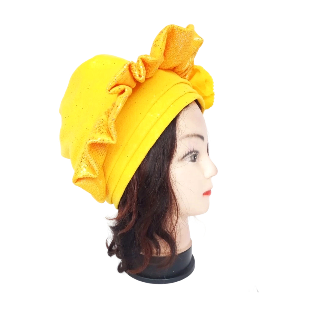 Turban jaune avec fleur