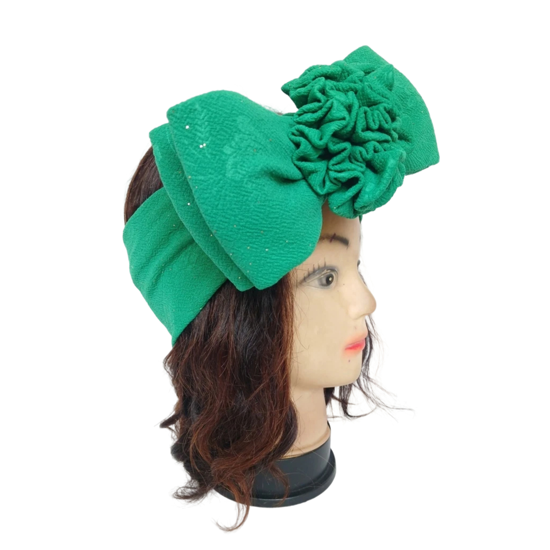 Bandeau vert avec nœud et fleur