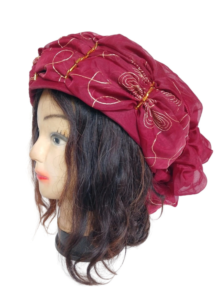 Chapeau mousseline bordeau pose arrière