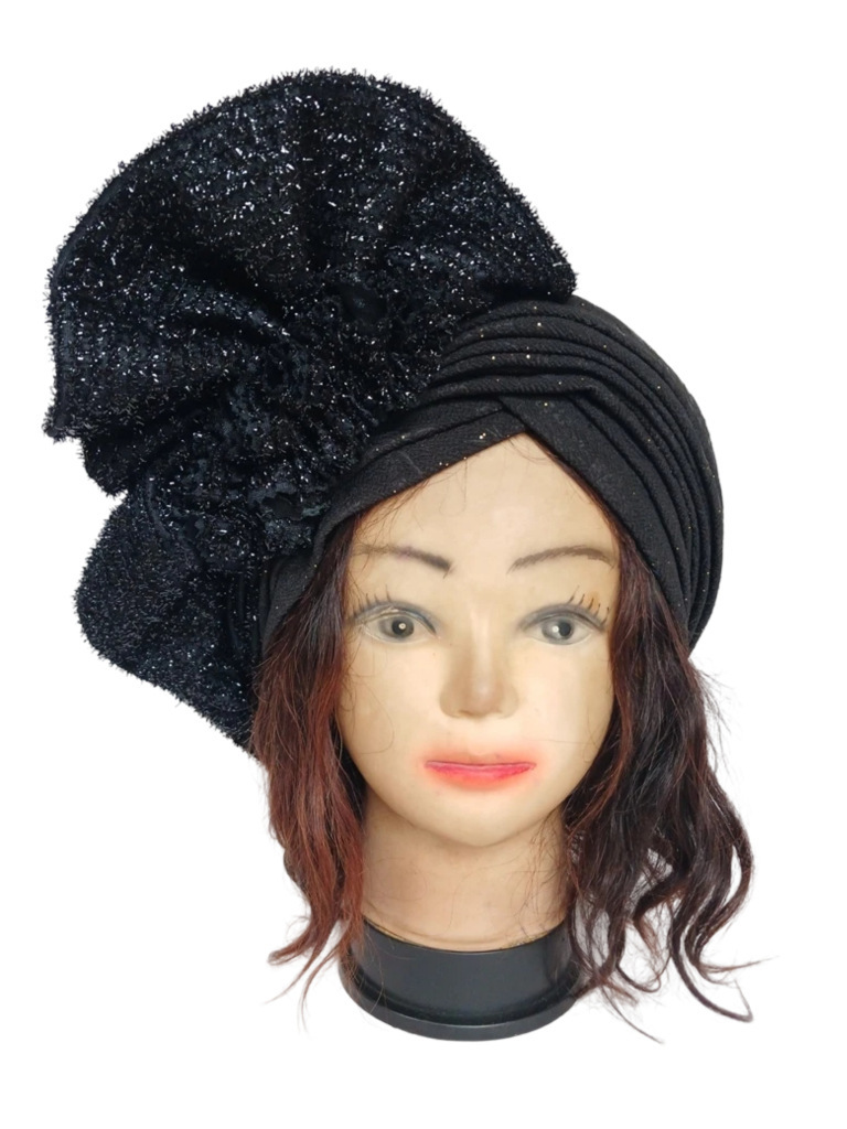 Chapeau noir avec fleur