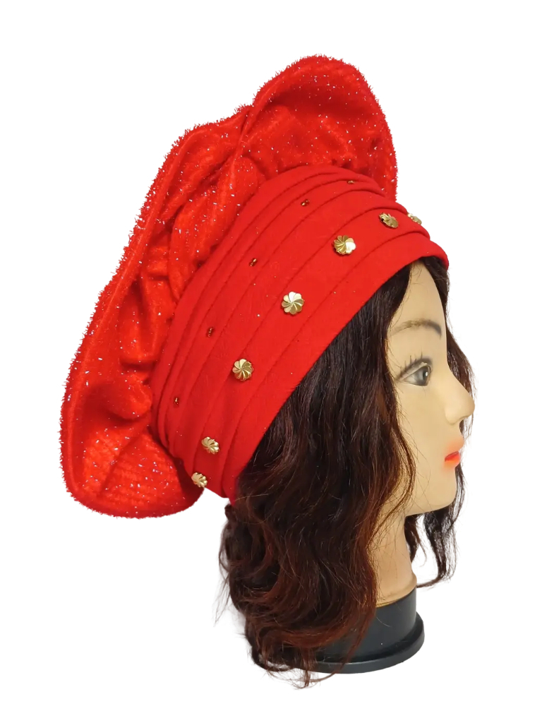 Turban rouge ouvert à perles