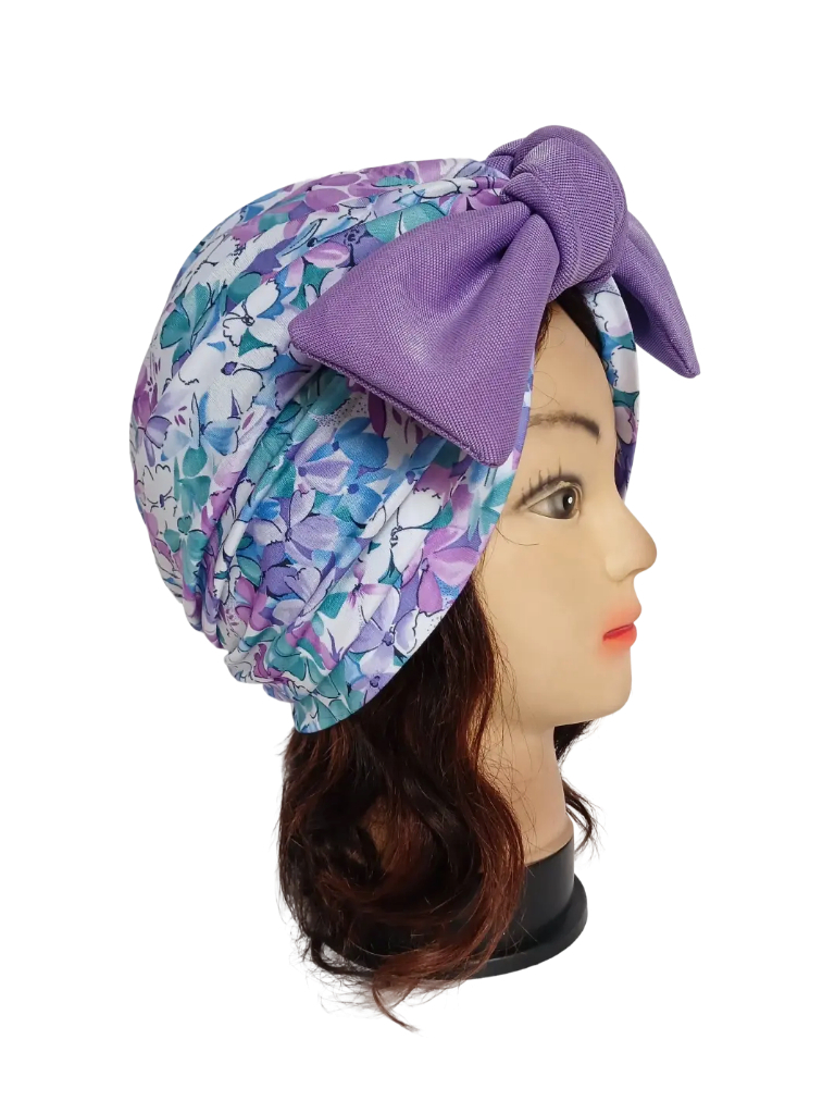 Turban à motifs violet avec noeud
