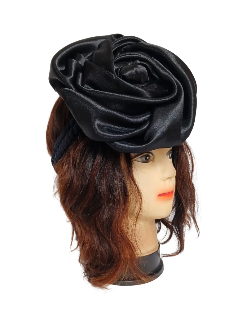 Bandeau noir à corde avec fleur