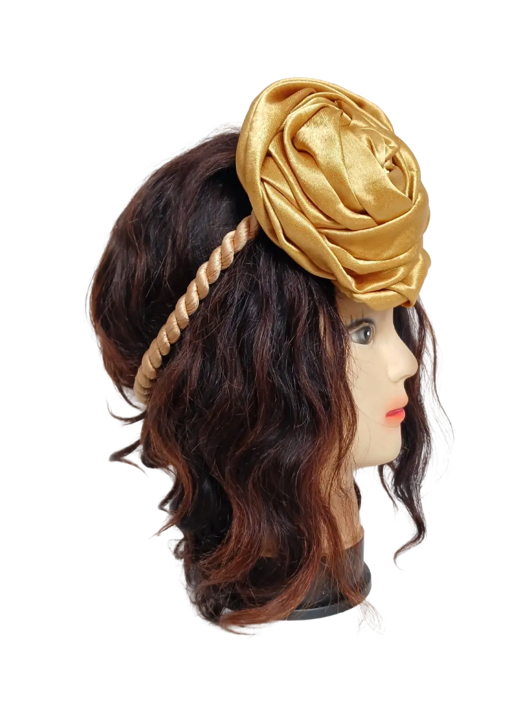 Bandeau or à corde avec fleur