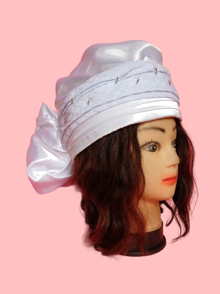 Turban chapeau blanc